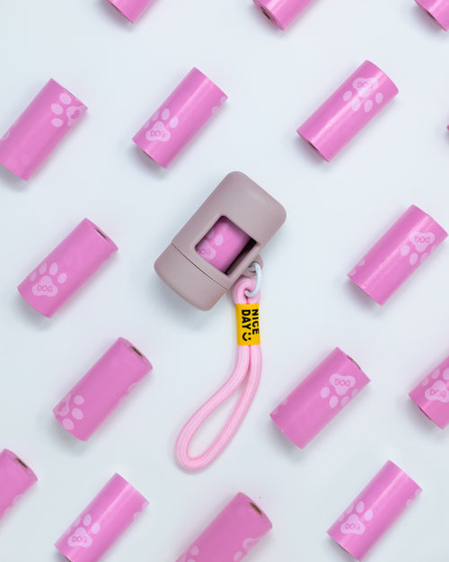 Rosa hundeposer med lavendelduft og silikondispenser med håndleddsstropp
